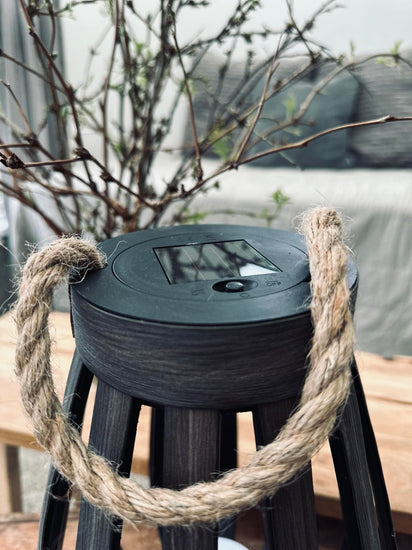 Lanterne med solceller - Dark 30cm - VIAMAJA.DK