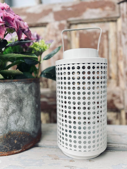 Lanterne med solceller - Hvid metal mønster - VIAMAJA.DK