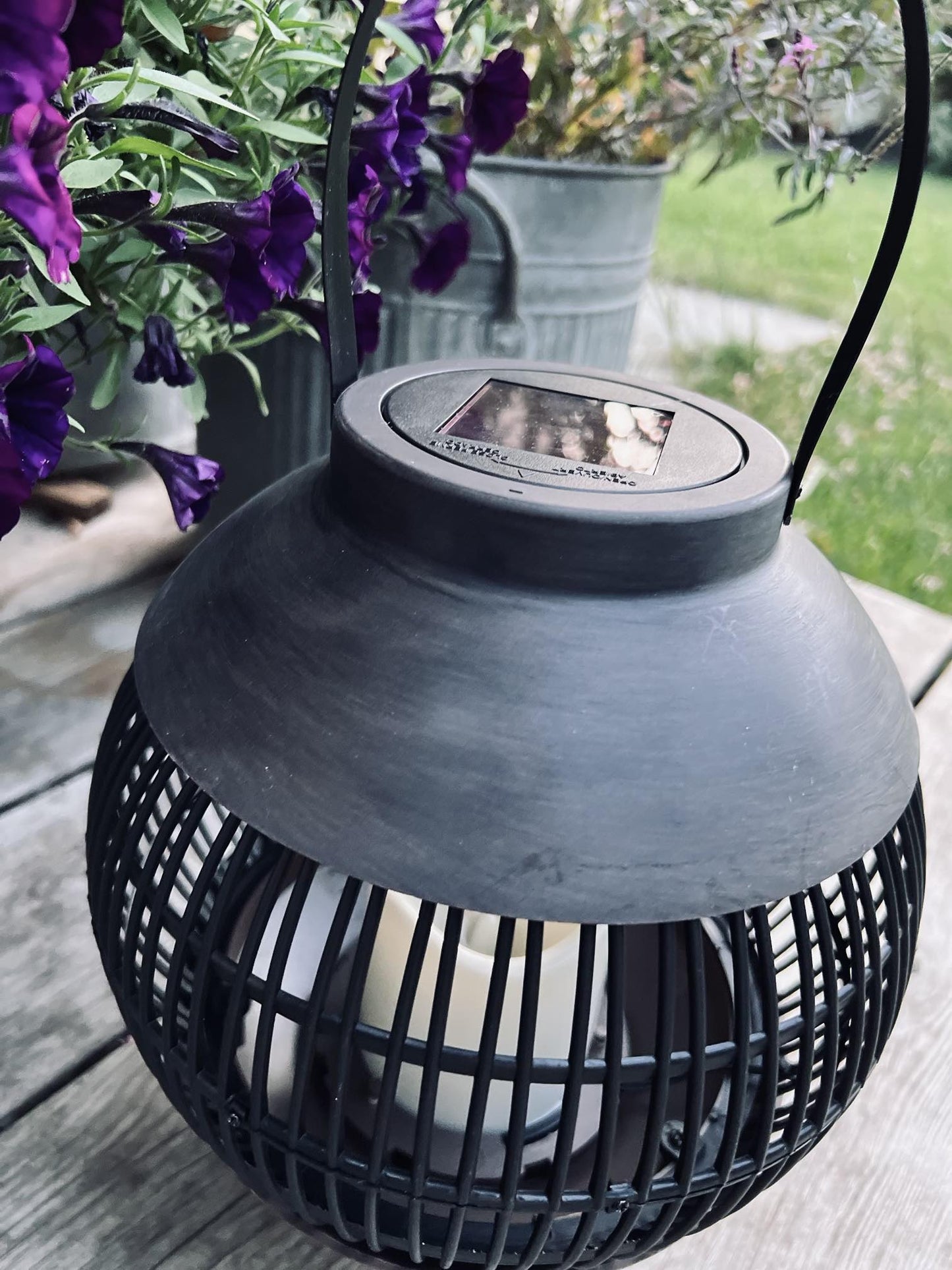 Lanterne med solceller Rattan kugle - VIAMAJA.DK