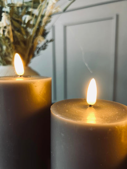 LED Bloklys / Taupe grå 3 stk. Lys – Inkl. fjernbetjening - VIAMAJA.DK