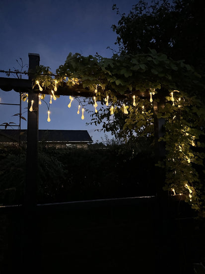 Lyskæde Alma med 50 Pærer – Solceller - VIAMAJA.DK