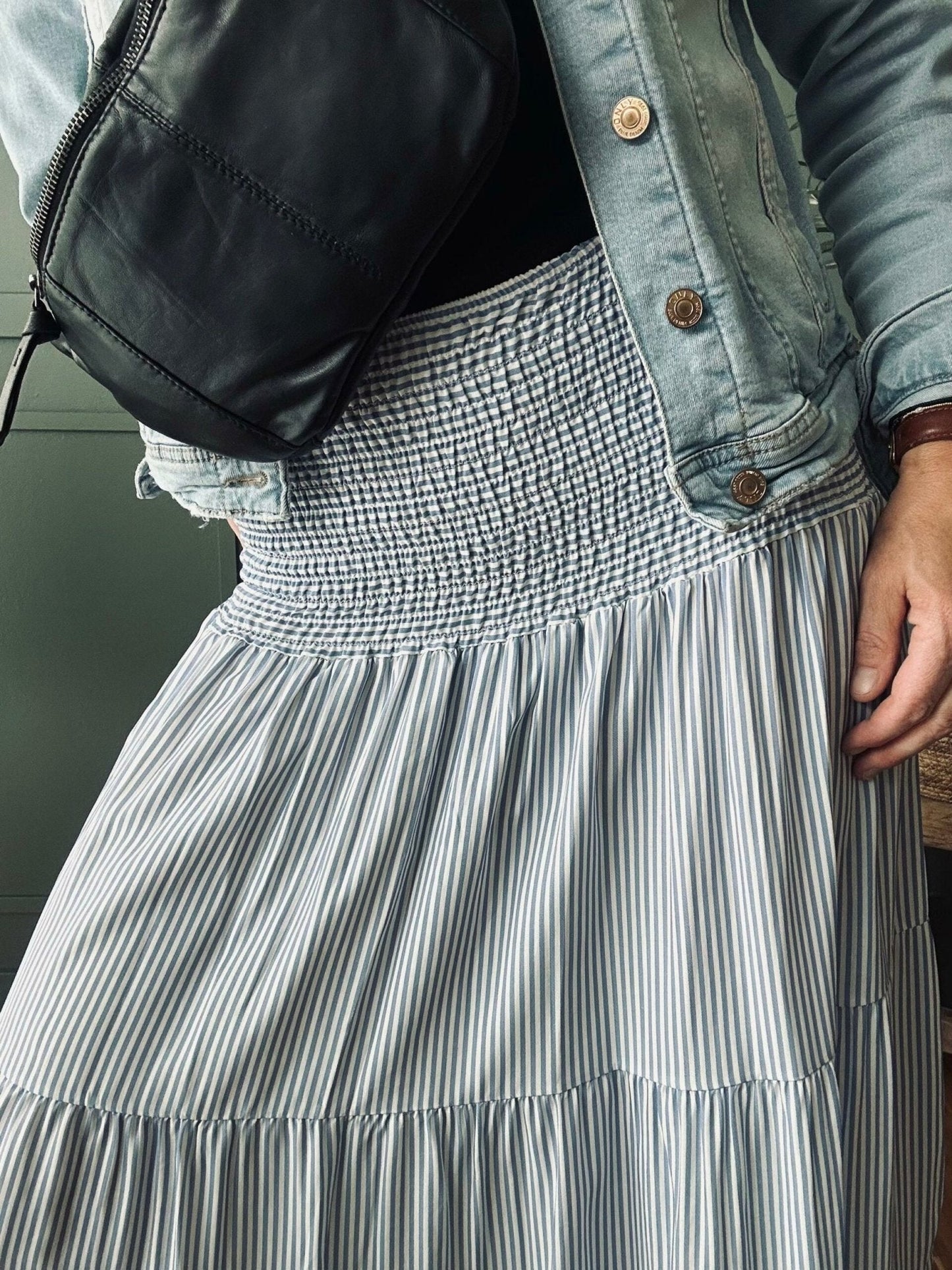 Nederdel med smock – Blå strib Small - VIAMAJA.DK