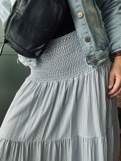 Nederdel med smock – Blå strib Small - VIAMAJA.DK