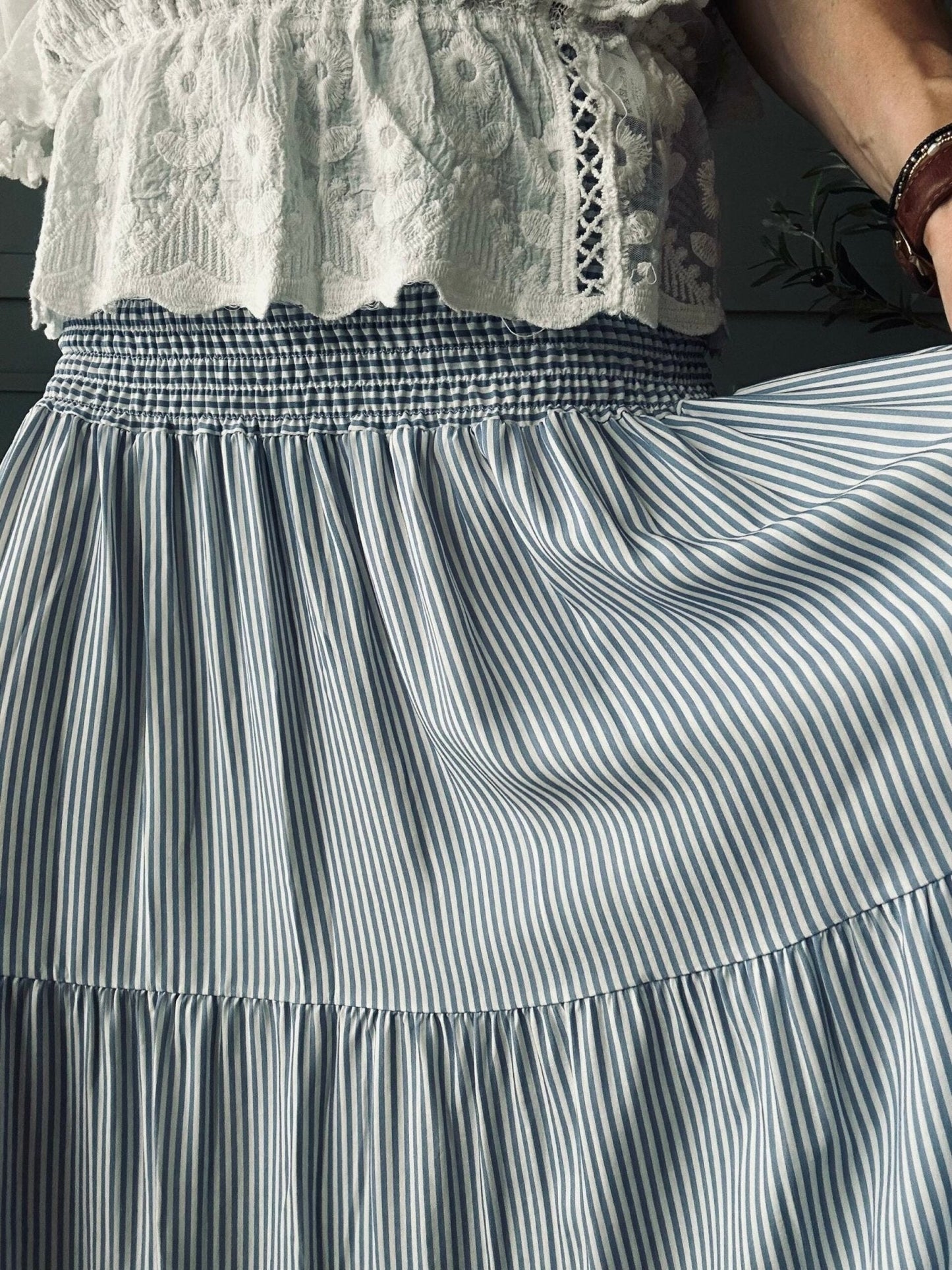 Nederdel med smock – Blå strib Small - VIAMAJA.DK