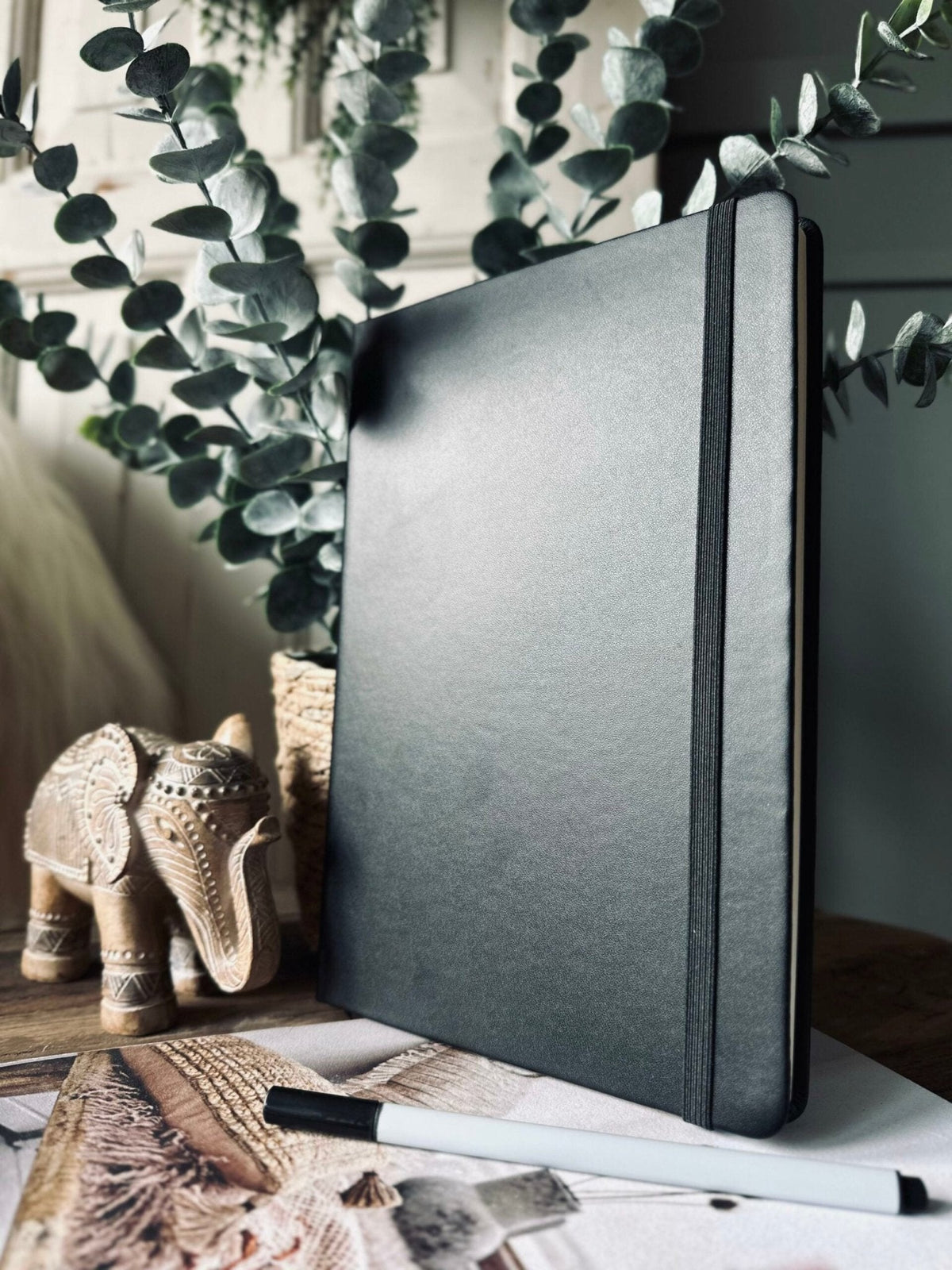 Noteboog Notesbog Black – klassisk sort omslag – VIAMAJA
