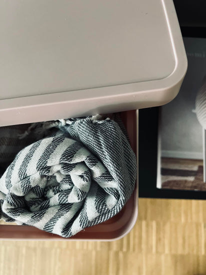 Opbevaringskasse med låg - Grå - VIAMAJA.DK