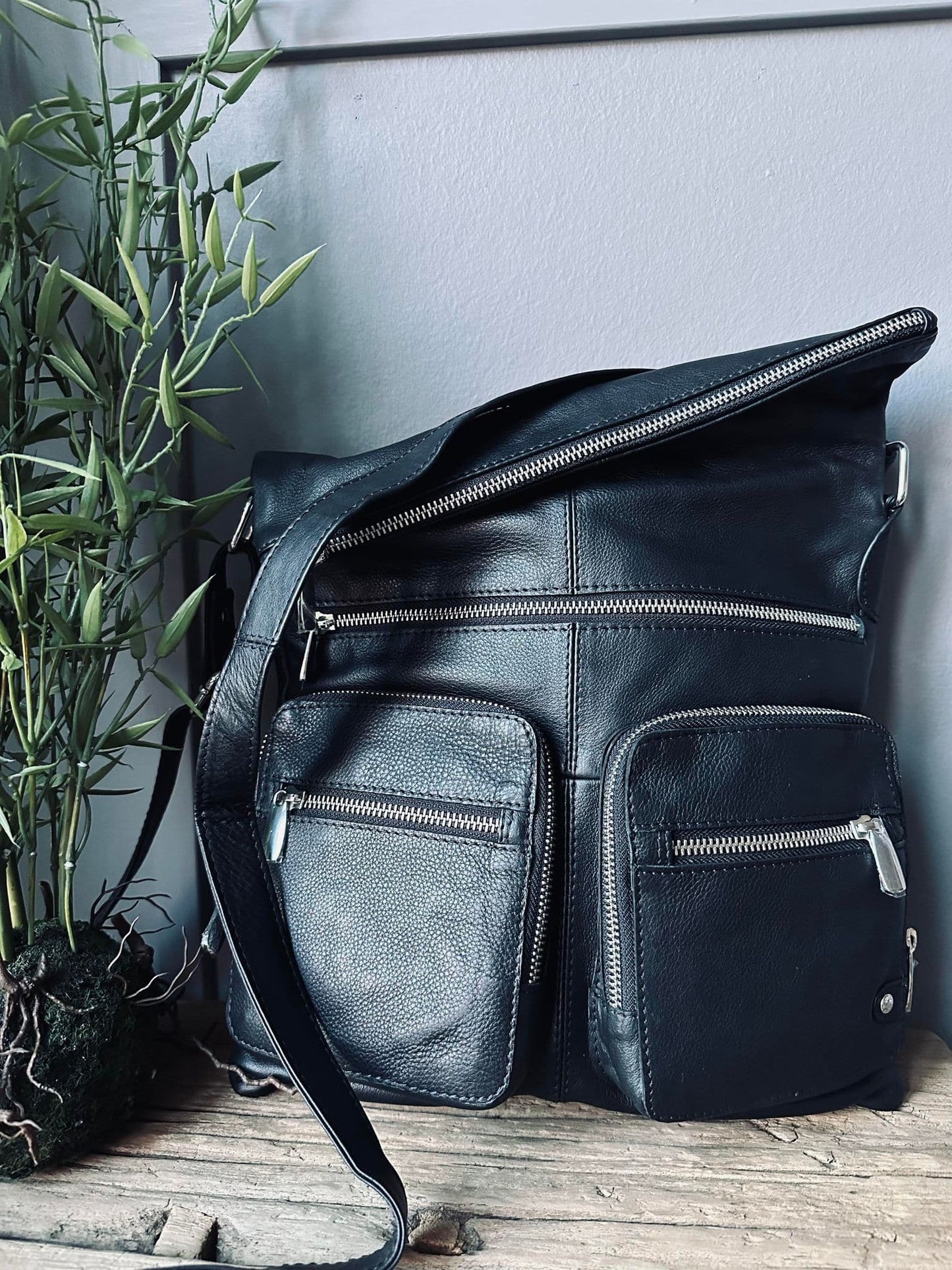 Oversize crossbody - FINA black leather - VIAMAJA.DK