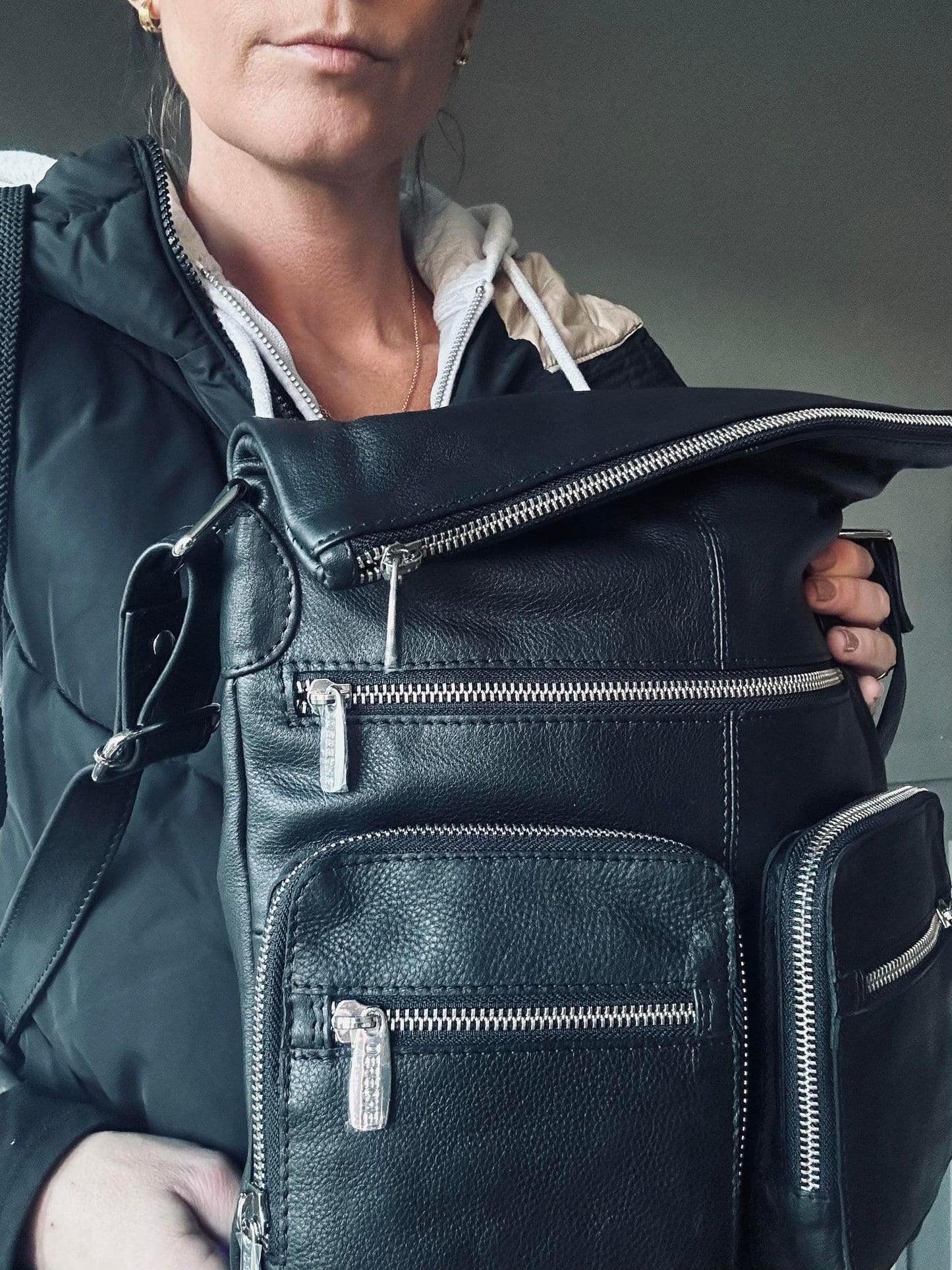 Oversize crossbody - FINA black leather - VIAMAJA.DK