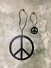 Peace tegn i lædersnor - large