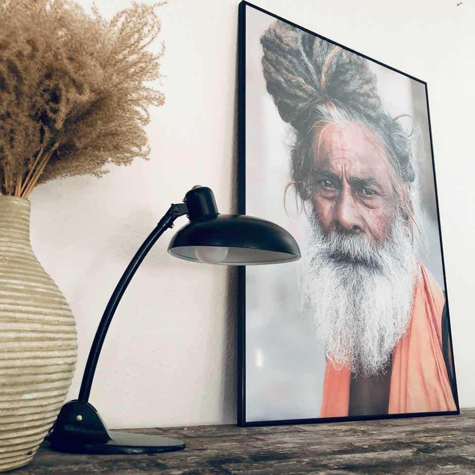 Plakat - mand med orange -70x100 - VIAMAJA