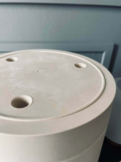 Potte i beton look - Vandingssystem i bunden - Beige - VIAMAJA.DK