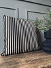 Pude med striber - Inkl fyld  43x43 cm