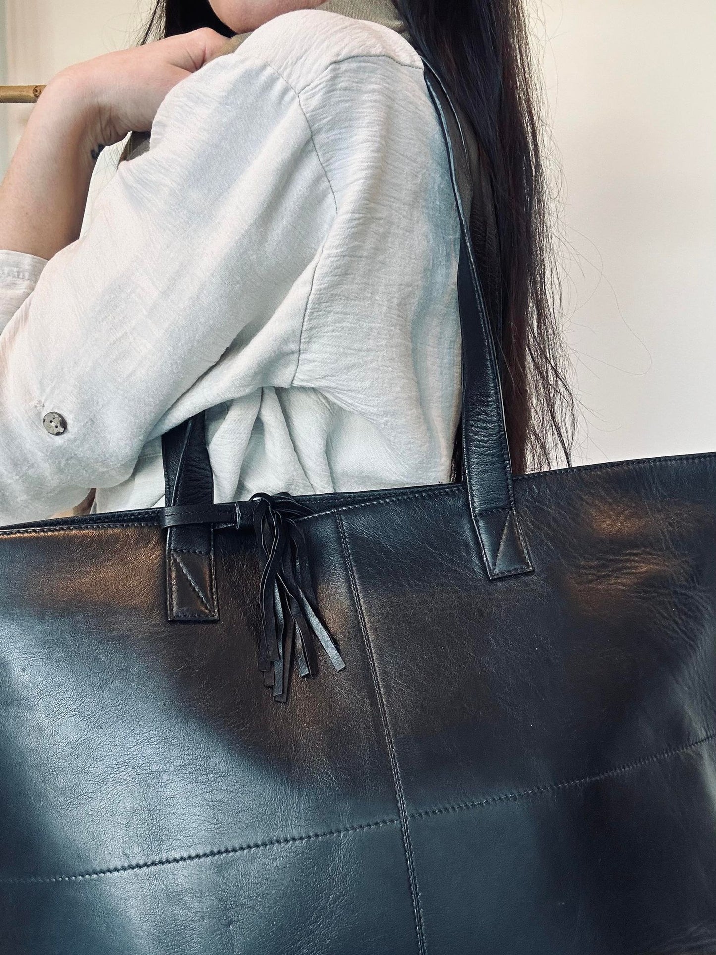 Shopper Jessie black leather – Letvægt - VIAMAJA.DK