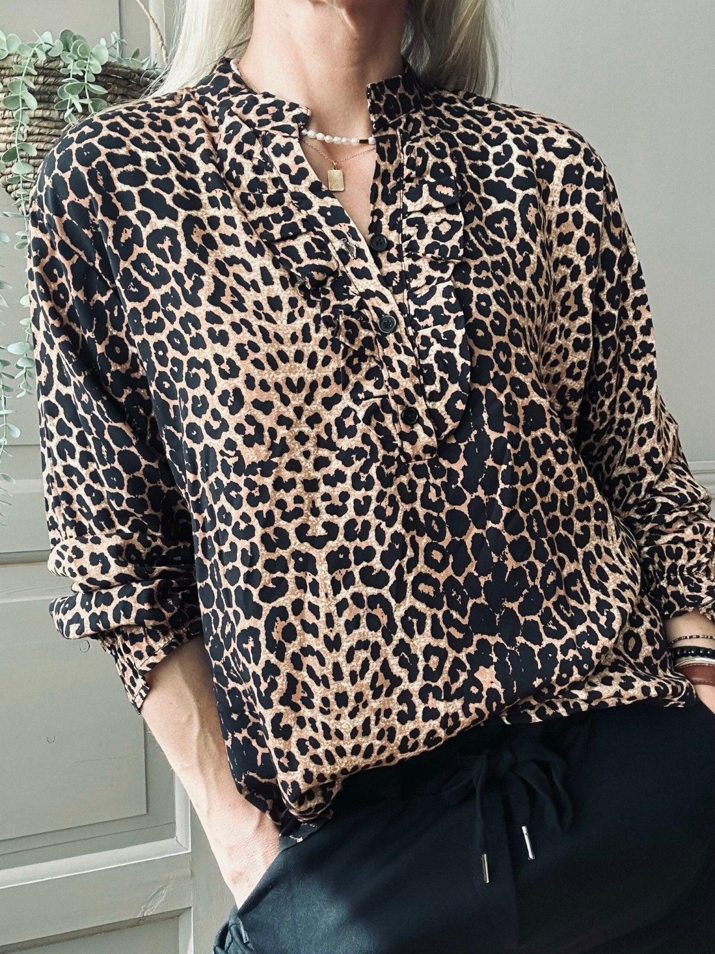 Skjorte Aya Leo print - VIAMAJA.DK