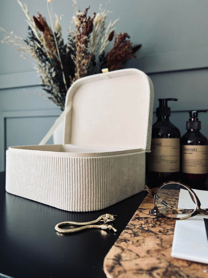 Smykkebox - Hvid med guld - VIAMAJA.DK