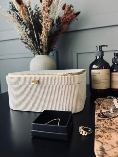 Smykkebox - Hvid med guld - VIAMAJA.DK