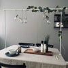 Stativ til bordpynt i hvid metal - Justerbar