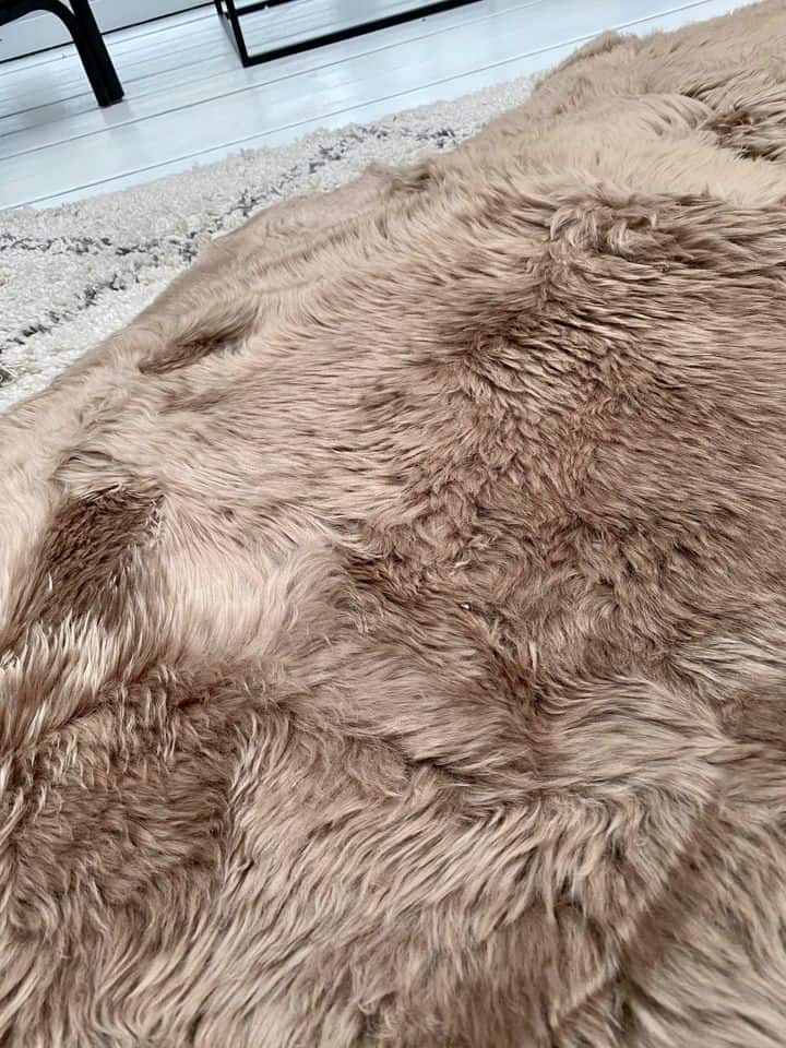 Stort Mocca farvet lammeskind fra New Zealand - 140cm / TILBUD - VIAMAJA