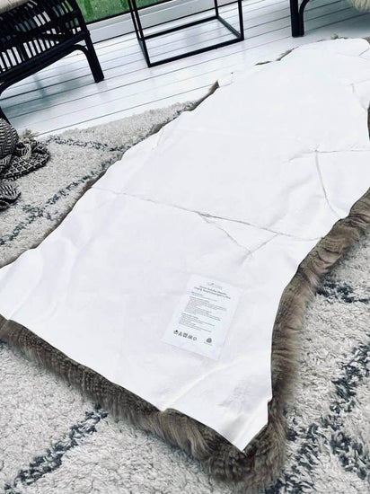 Stort Mocca farvet lammeskind fra New Zealand - 140cm / TILBUD - VIAMAJA