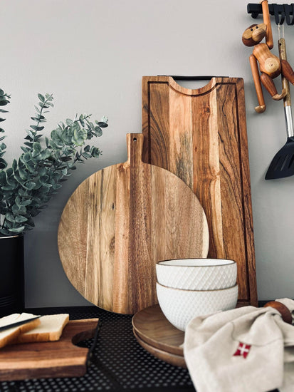 Tapas / pizza skærebræt i akaciatræ - VIAMAJA.DK