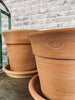 Terracotta sæt med underskåle - Bred kant