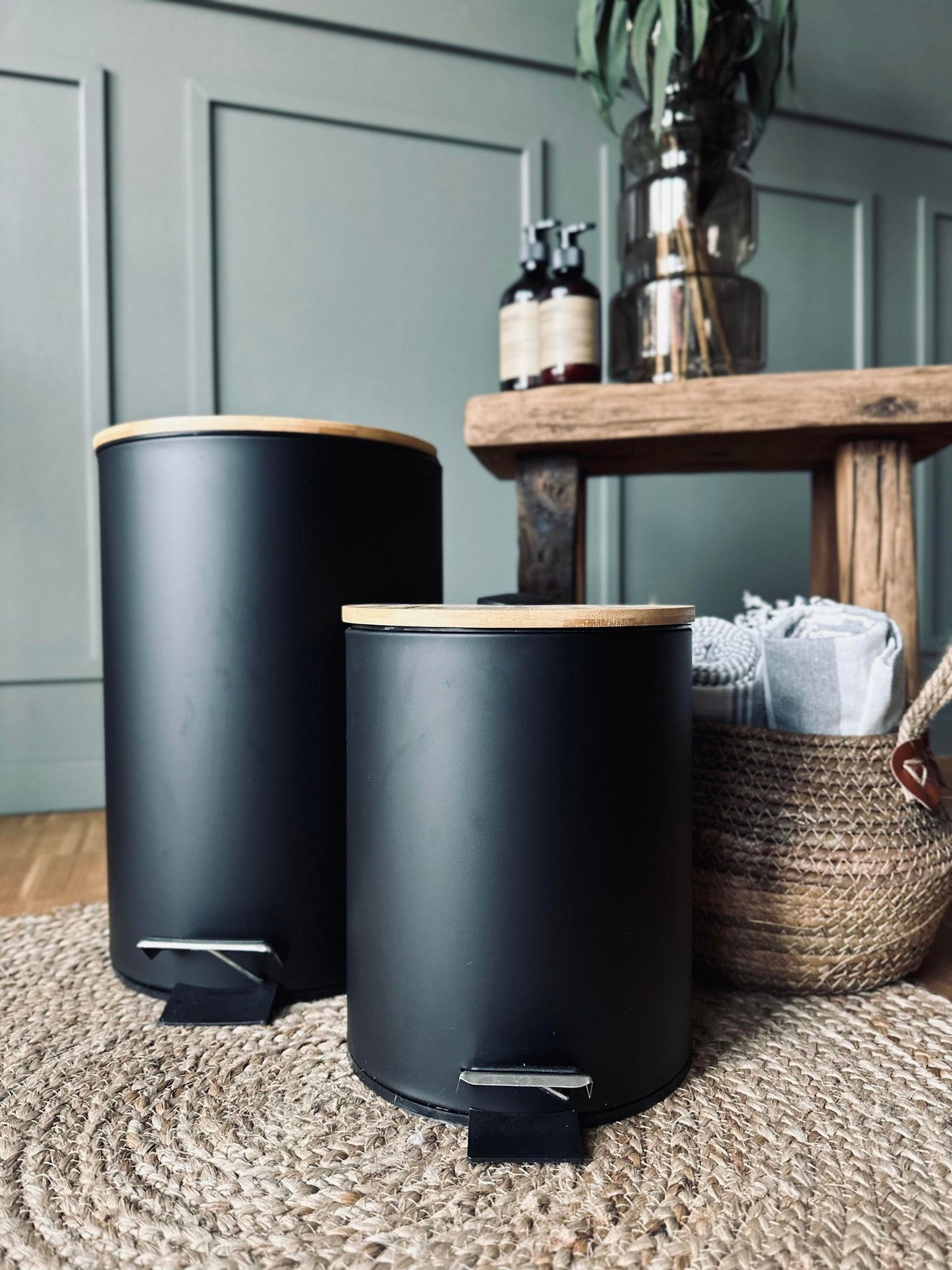 Toiletspand med bambus låg – Sort mellem - VIAMAJA.DK