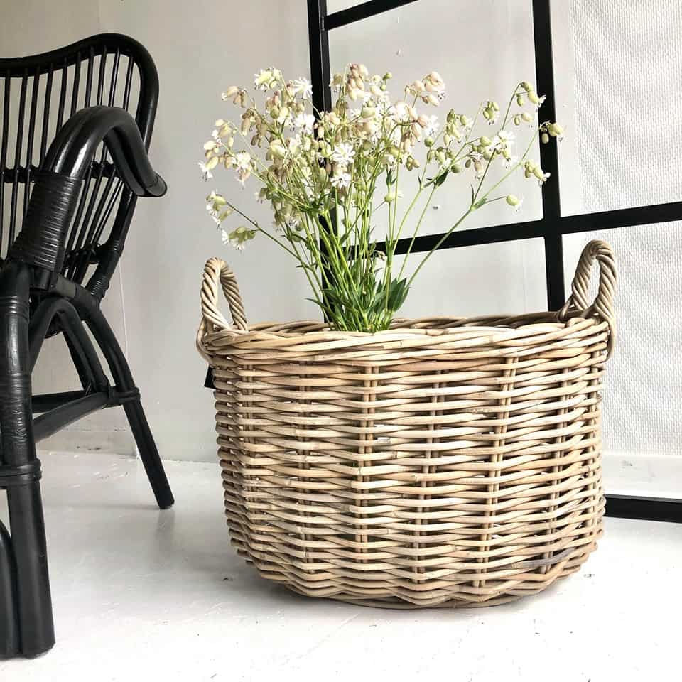 Tøjkurv – Oval flet med hank - Lille - VIAMAJA