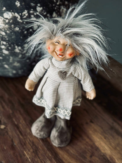 Troldebarn – Pige - VIAMAJA.DK