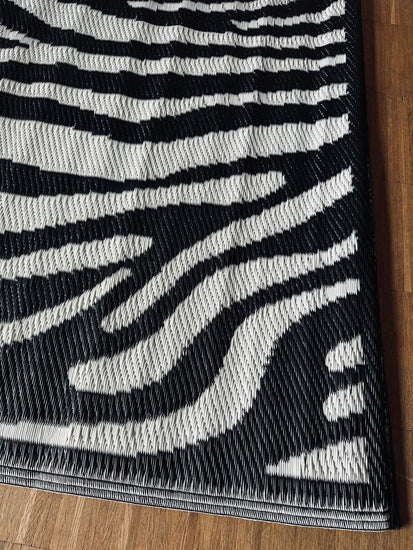 Udendørstæppe - Zebra 240x150 - VIAMAJA.DK