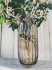 Vase i rillet glas